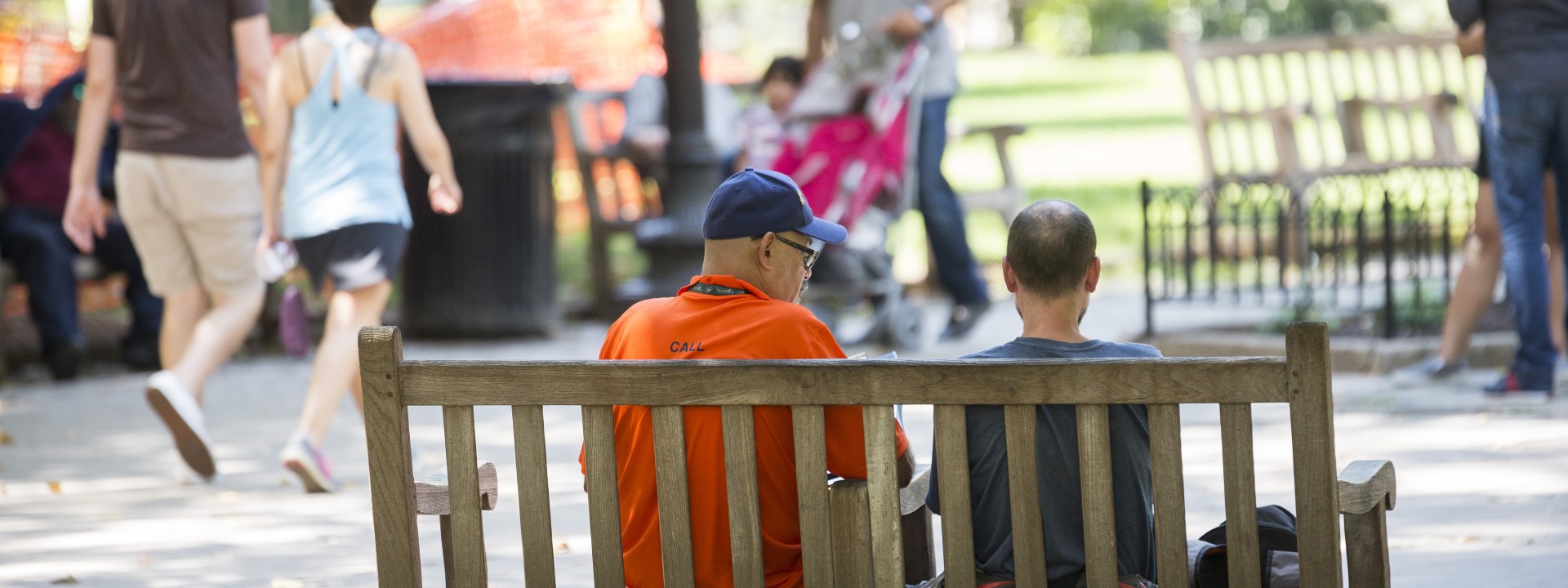 Philadelphia outreach worker speaking to person experiencing homelessness