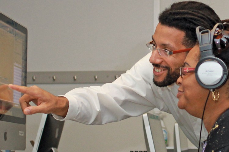 Paul Dunnaville working with a student at the Honickman Learning Center Comcast Technology Labs